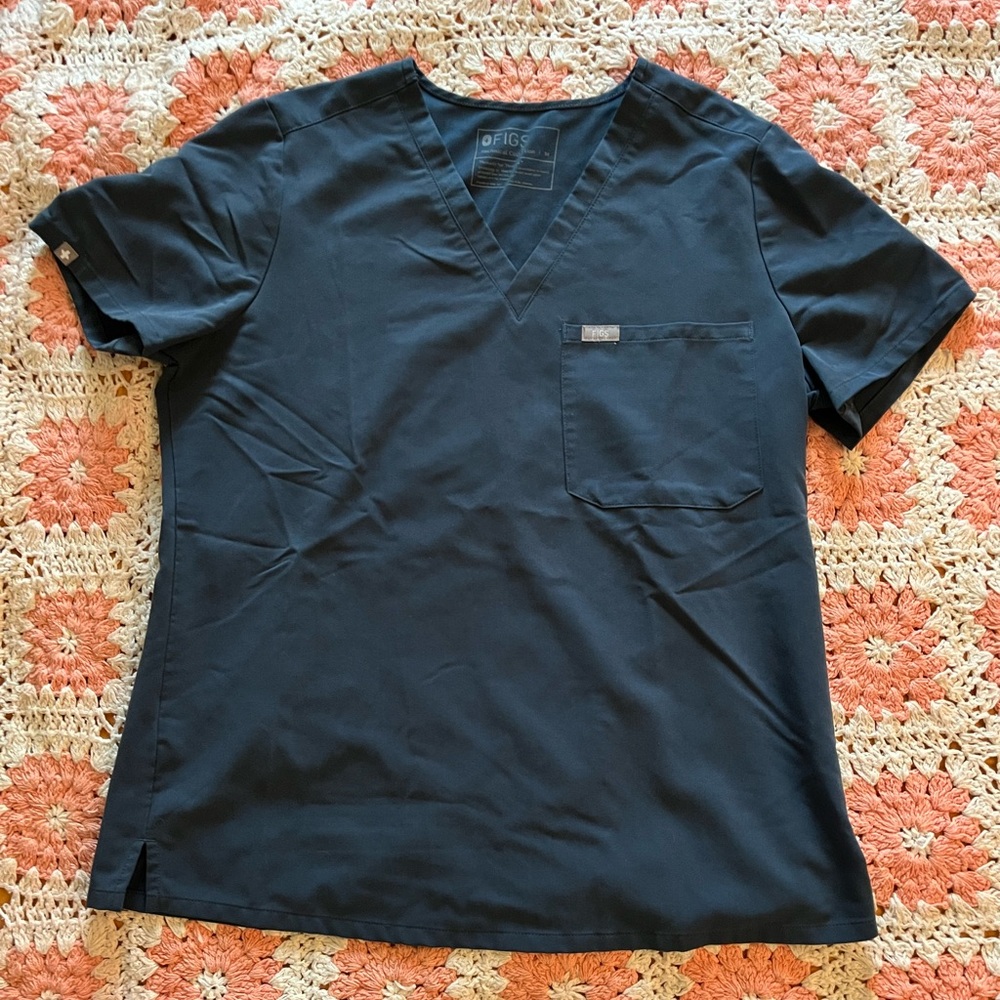FIGS Women's Catarina One-Pocket Scrub Top- Dark Harbor/M